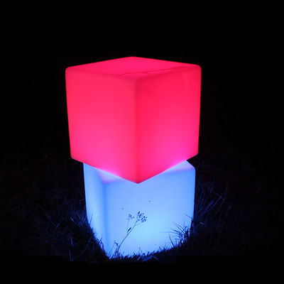 التحكم عن بعد ضوء LED مكعب خارجي مع بطارية قابلة لإعادة الشحن 4400mah