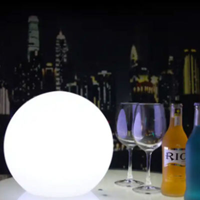 مصابيح الكرة العائمة من البلاستيك PE ، مصباح كرة LED للتزيين