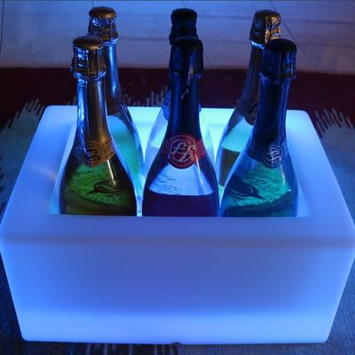 16 ألوان متغيرة PE بلاستيك LED دلو ثلج IP65 مقاوم للماء لشراب الشمبانيا