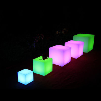 ضوء مكعب LED بلاستيكي مع التحكم عن بعد والضوء القابل للتعديل