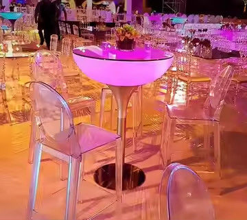 مصابيح طاولة كوكتيل مدعومة مصابيح طاولة كوكتيل مضاءة